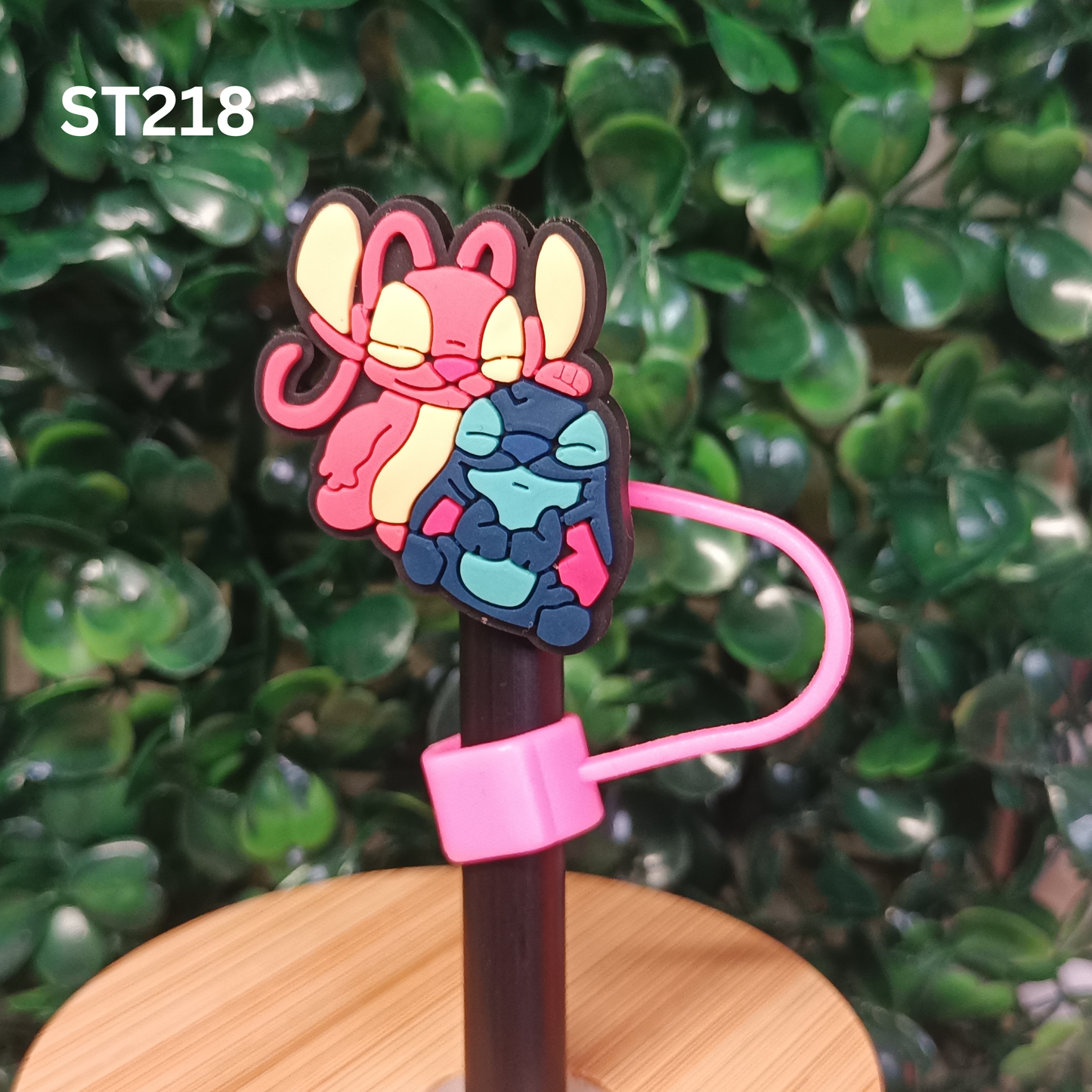 Pink and Blue Alien Couple Hugging Straw Topper - 10mm Silicone Dust Cap for Stanley Cups